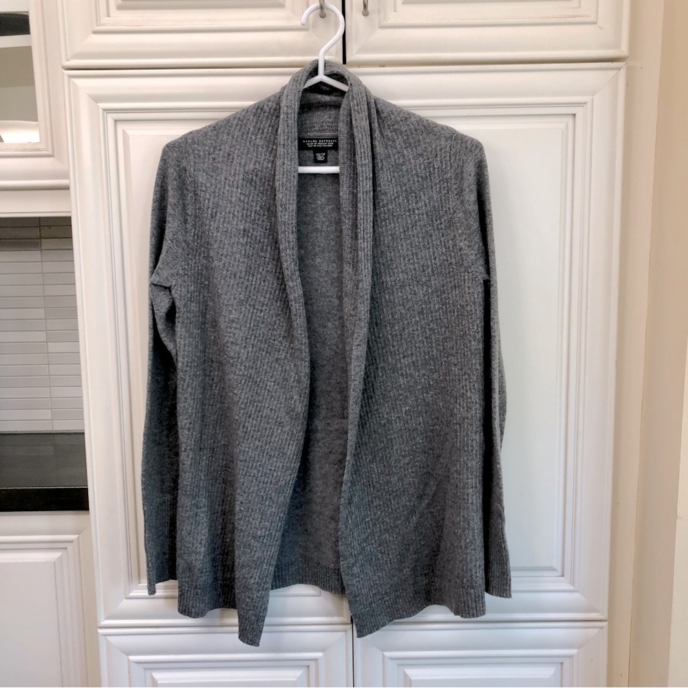 EUC Banana Republic women’s wool blend cardigan